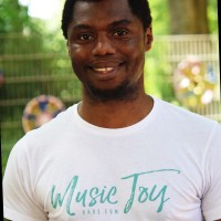 José Londji, Trainer und Gründer von Babykickers